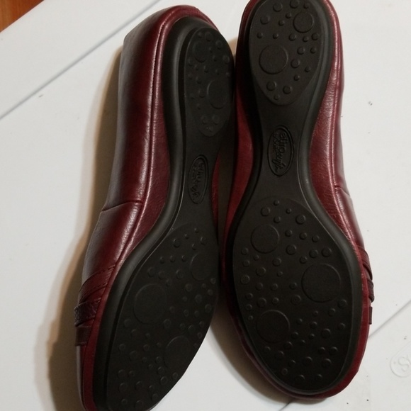 Euro by Sofft Slip on Wine NWOT 9M to 9.5 M - Picture 4 of 7